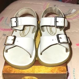 Nice used toddler white sandles